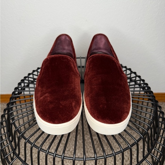 Vince Blair Velvet Slip On Shoes Red Size 7.5 - Picture 3 of 9